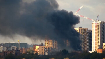Φωτιά σε αποθήκη στο Λονδίνο - Μεγάλη κινητοποίηση της Πυροσβεστικής, δείτε βίντεο
