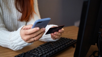 Blakc Friday: Ρούχα και προϊόντα τεχνολογίας θέλουν να αγοράσουν φέτος οι Ελληνες αγοραστές - Online θα ψωνίσει το 87,9%