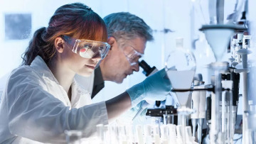 CAR-T κύτταρα: Τα «ζωντανά» φάρμακα που κερδίζουν τη μάχη κατά των αιματολογικών καρκίνων
