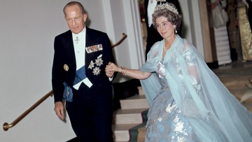 Πώς η μόδα έγινε ιστορία: Οι θησαυροί της βασιλικής γκαρνταρόμπας