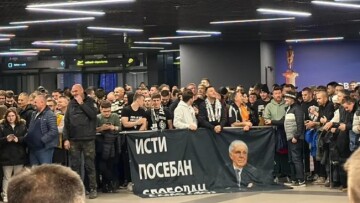 «Τρέλα» για τον Ομπράντοβιτς - Ο Ζοτς επιστρέφει στο Βελιγράδι και εκατοντάδες οπαδοί της Παρτιζάν τον περιμένουν στο αεροδρόμιο- Βίντεο, φωτογραφίες 