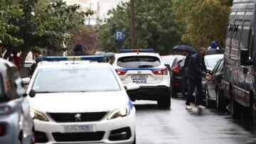 Τραγωδία στο Μενίδι: 60χρονος κάλεσε την αστυνομία και μετά αυτοκτόνησε με καραμπίνα  