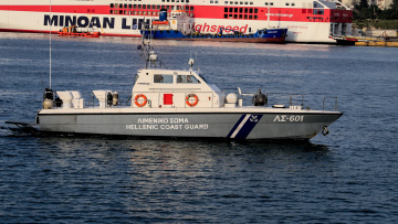 Αυτοκίνητο έπεσε στη θάλασσα στο λιμάνι του Πειραιά, ανασύρθηκε με τις αισθήσεις της η οδηγός
