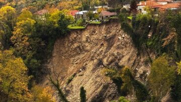 Ισχυρές βροχές και καταιγίδες στο Αν. Αιγαίο - 127 κλήσεις στην Πυροσβεστική από χθες στην Αττική