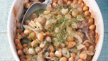 Ρεβίθια λεμονάτα με φινόκιο και μάραθο στη γάστρα
