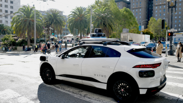 Η επέλαση των ρομποταξί αλλάζει τις πόλεις και την οικονομία των μετακινήσεων: «Επανάσταση» σε ΗΠΑ και Λονδίνο, τα υπέρ και τα κατά