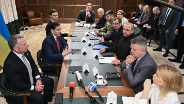 Το μέλλον του πολέμου «παίζεται» στη Φλόριντα: Αμερικανοί και Ουκρανοί διαπραγματεύονται το σχέδιο ειρήνης που θα πάει στον Πούτιν, πιέζει ο Τραμπ για συμφωνία