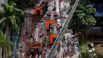 Χονγκ Κονγκ: Στους 151 οι νεκροί από τη φωτιά στους ουρανοξύστες - 13 συλλήψεις για ανθρωποκτονία από αμέλεια