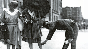 Όταν ο δικτάτορας Πάγκαλος απαγόρευσε τις κοντές φούστες - Αστυνομικοί στους δρόμους της Αθήνας έκαναν έλεγχο σε γυναίκες με... μεζούρες 