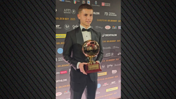 Παρέλαβε το βραβείο του Golden Boy Web ο Μουζακίτης: «Το αφιερώνω στην οικογένειά μου, στους φίλους μου, στους συμπαίκτες μου» - Βίντεο