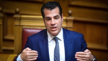 Πλεύρης: Οι αφίξεις μεταναστών έχουν μειωθεί κατά 50% - Το νέο αυστηρό δόγμα φέρνει αποτελέσματα