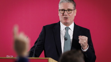 Το Brexit έβλαψε σημαντικά την οικονομία μας, λέει ο Στάρμερ
