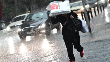 Καιρός: Καταιγίδες και θυελλώδεις άνεμοι σήμερα στα δυτικά, βροχερά τα Θεοφάνια σε αρκετές περιοχές