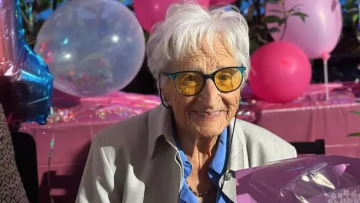 Είναι 101 ετών και σηκώνει βάρη κάθε μέρα – Τα μυστικά της μακροζωίας της και το τρόφιμο που δεν αλλάζει με τίποτα