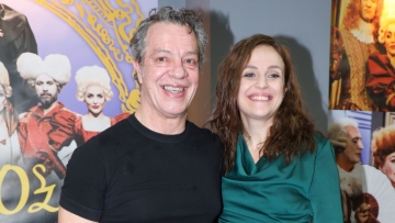 Γιάννης Τσορτέκης και Έλενα Μαυρίδου: Το ζευγάρι φωτογραφήθηκε μαζί στο θέατρο