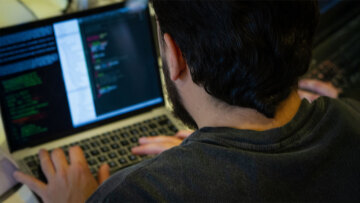 Ούτε η Κίνα ούτε οι ΗΠΑ: Η χώρα που κυριαρχεί στον τεχνολογικό κόσμο