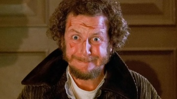 Πώς ο κακός από το Μόνος στο Σπίτι κέρδισε εκατομμύρια από την ταινία με τη λεπτομέρεια στη συμφωνία του που αποδείχτηκε χρυσάφι