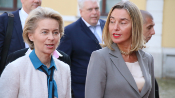 Politico: Η υπόθεση Μογκερίνι μπορεί να προκαλέσει τη μεγαλύτερη κρίση στην ΕΕ εδώ και δεκαετίες