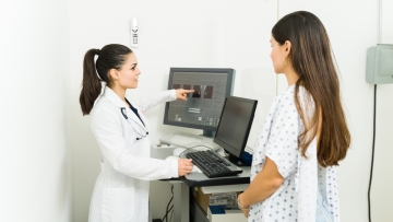 Γιατί ο καρκίνος του μαστού είναι πιο επιθετικός στις νέες γυναίκες