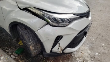 Παλαιό Φάληρο: Η στιγμή που ο οδηγός του αυτοκινήτου εγκαταλείπει το σημείο αφού παρέσυρε τον 22χρονο μοτοσικλετιστή