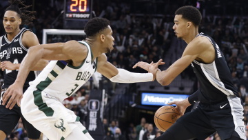 Ο Ντοκ Ρίβερς διαψεύδει τα σενάρια περί ανταλλαγής αλλά οι Σπερς ονειρεύονται τον Αντετοκούνμπο δίπλα στον Γουεμπανιάμα