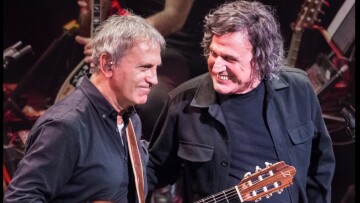 Γιώργος Νταλάρας - Βασίλης Παπακωνσταντίνου: Δείτε το τραγούδι που σηματοδότησε την επανένωσή τους στη σκηνή