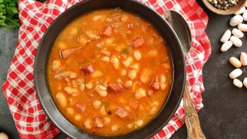 Ωραίος καιρός για φασολάδα! Το εθνικό μας πιάτο σε 13 συνταγές