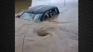 Συγκλονιστικές εικόνες, η ΕΜΑΚ διέσωσε οικογένεια από πλημμυρισμένο δρόμο στη Λακωνία - Προβλήματα από την κακοκαιρία Byron και στη Ζάκυνθο