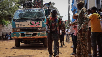 Κονγκό: Εκατοντάδες άμαχοι περνούν στη Ρουάντα για να γλιτώσουν από τις μάχες