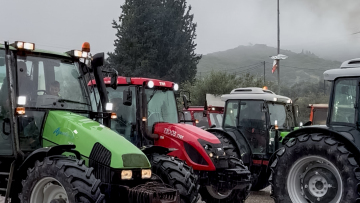 Αγρότες απέκλεισαν το ρεύμα προς Θεσσαλονίκη στα διόδια των Μαλγάρων