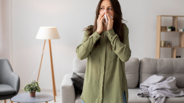 Αλλεργιολόγος αποκαλύπτει τα τρία αντικείμενα στο σπίτι που μπορεί να επιδεινώσουν τις αλλεργίες
