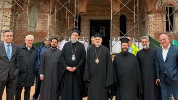 O Αρχιεπίσκοπος Αμερικής Ελπιδοφόρος επισκέφθηκε το «Ιωνικό Κέντρο» στον Περισσό 