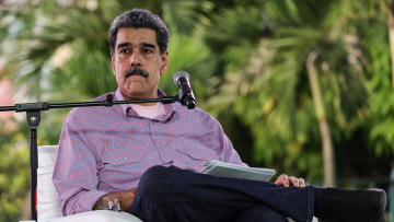 Ο Μαδούρο αλλάζει συνεχώς κρεβάτια, χρησιμοποιεί μη ανιχνεύσιμα κινητά φοβούμενος αμερικανικό χτύπημα