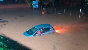 Κίνδυνος υπερχείλισης ποταμού στην Ελευσίνα, πλημμυρισμένα σπίτια στη Νέα Πέραμο και 112 σε Τρίκαλα, Καρδίτσα, Φθιώτιδα για την κακοκαιρία