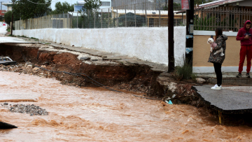 Νέο έκτακτο δελτίο καιρού: Μέχρι το μεσημέρι του Σαββάτου θα πλήττει τη χώρα η κακοκαιρία Byron, οι κόκκινες περιοχές 