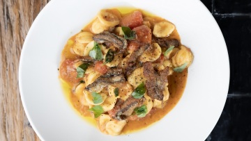 Orecchiette με αντζούγιες και πεκορίνο από τον Giovanni Scaraggi
