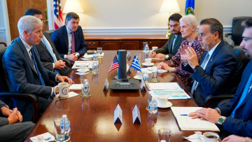 Ενεργειακό pressing στην Ουάσιγκτον: Τα πυκνά ραντεβού Παπασταύρου και ο ρόλος του Κάθετου Διαδρόμου