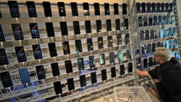 Phone Pharms: Εδώ φτιάχνονται τα views και τα likes που νόμιζες ότι ήταν αληθινά