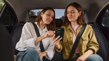 Δείτε τι ξέχασαν μέσα στα ταξί οι Ελληνες...