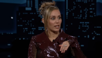 Μάιλι Σάιρους: Το χιουμοριστικό σχόλιο για το δαχτυλίδι του αρραβώνα της με τον Μαξ Μοράντο, ίσως και να ήταν προσφορά Black Friday, είπε