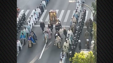 Δείτε βίντεο: Η λιτάνευση της εικόνας του Αγίου Νικολάου στον Πειραιά