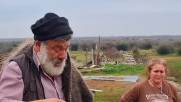 Δείτε βίντεο: Με δάκρυα στα μάτια αποχαιρετά κτηνοτρόφος τα 450 πρόβατά του, όλα ντόπιας ιστορικής φυλής