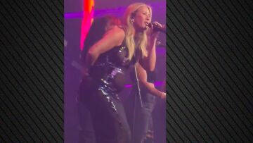 Έλι Γκούλντινγκ: Η εμφάνισή της στη σκηνή με εφαρμοστό φόρεμα μετά την ανακοίνωση της εγκυμοσύνης της