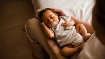 Δημογραφικό πρόβλημα: Δίνουν λύση οι γεννήσεις από αλλοδαπές; Τι δείχνουν τα στοιχεία
