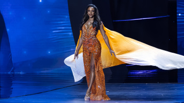 Με εγκεφαλική αιμορραγία παραμένει στην Εντατική η Μις Τζαμάικα μετά την πτώση της από την σκηνή των καλλιστείων για τη Μις Υφήλιος