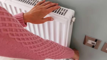Τι είναι το «λάσπωμα» του καλοριφέρ; Τρία κόλπα των υδραυλικών για καλύτερη απόδοση