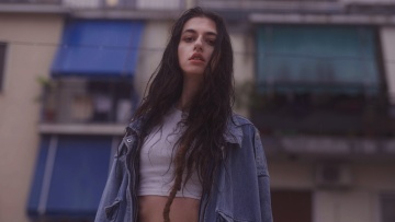 Έλενα Λεώνη, η δημιουργός που μετατρέπει μια στιγμή σε «Βροχή»