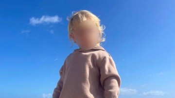 «Κάποιοι λένε ότι φταίμε οι γονείς, μα ήταν ατύχημα» λέει ο πατέρας του 2χρονου Λίο που κατασπαράχθηκε από το πίτμπουλ στη Ζάκυνθο