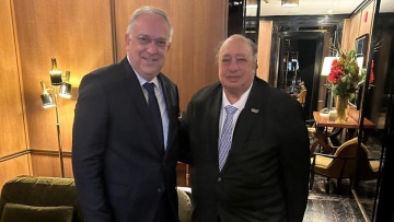 Συνάντηση Θεοδωρικάκου με τον ομογενή επιχειρηματία Τζον Κατσιματίδη
