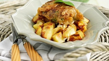 Τζιγεροσαρμάδες: Τι είναι και γιατί θεωρούνται χριστουγεννιάτικος μεζές σε πολλές περιοχές
